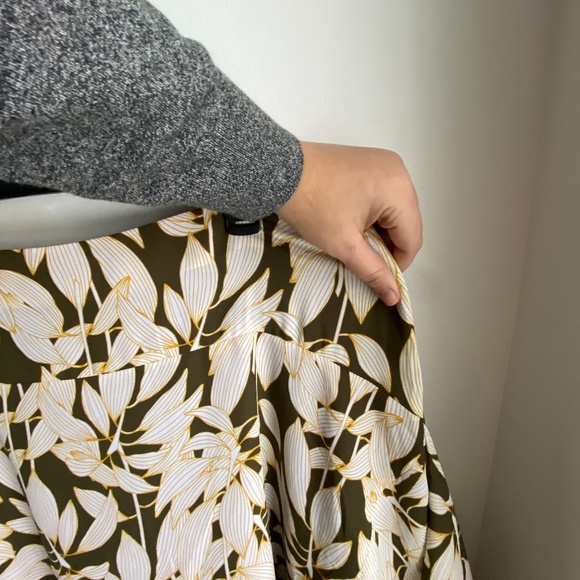 Palm Leaf | Modern Skirt - Picture 2 of 5